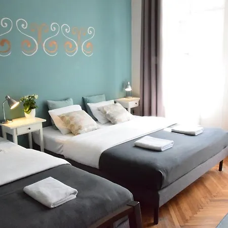 Blooms Inn - City Center Poznan By Friendly Apartments-3